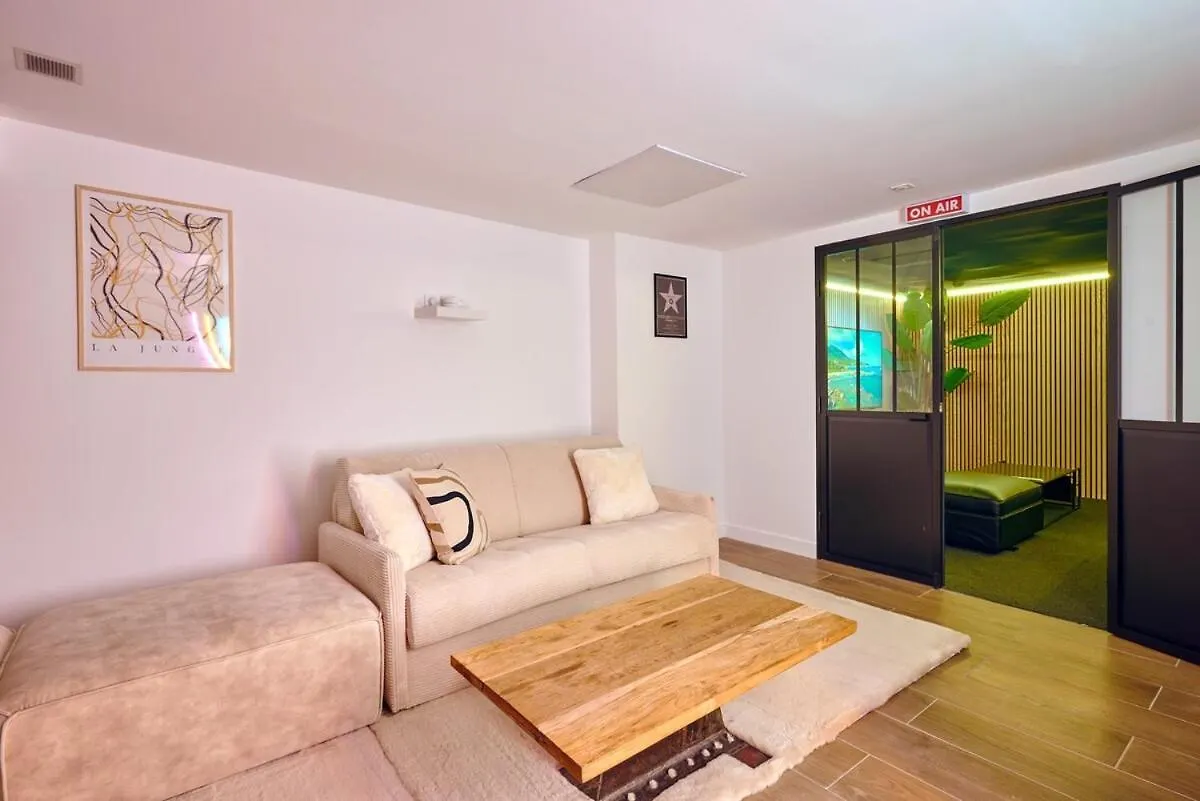 Loods Cinema - Florian Apartman Párizs